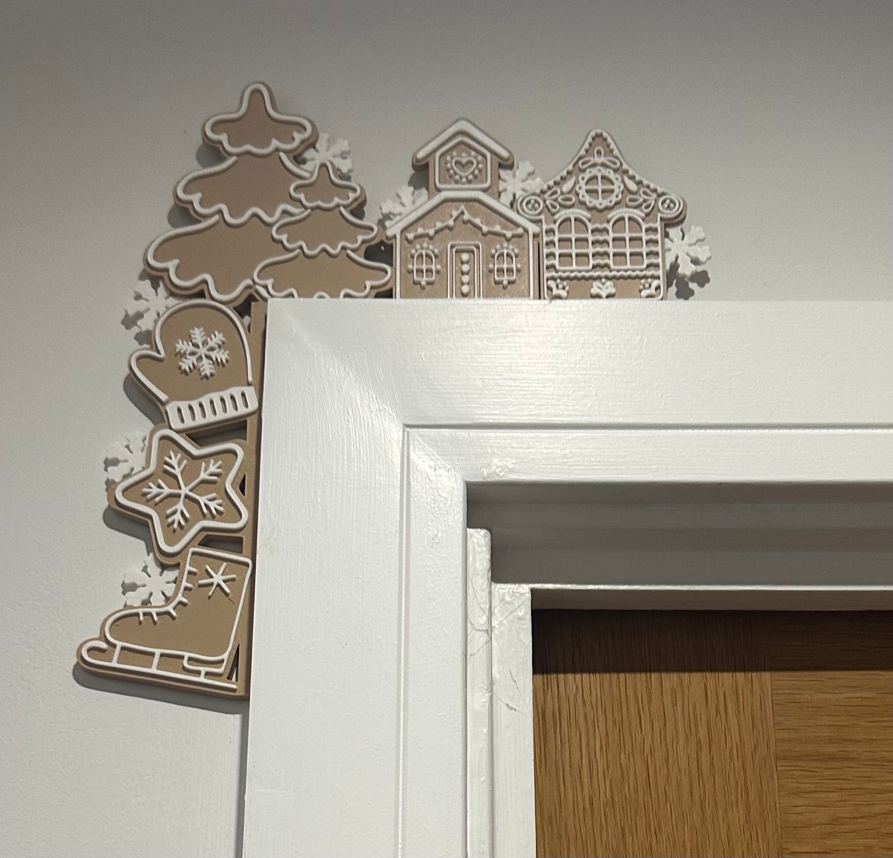 Gingerbread House Door & Light Switch Corner Decoration | Xmas Door Frame Decor | Gingerbread Man Christmas Decoration | Festive Home Decor (Copy)