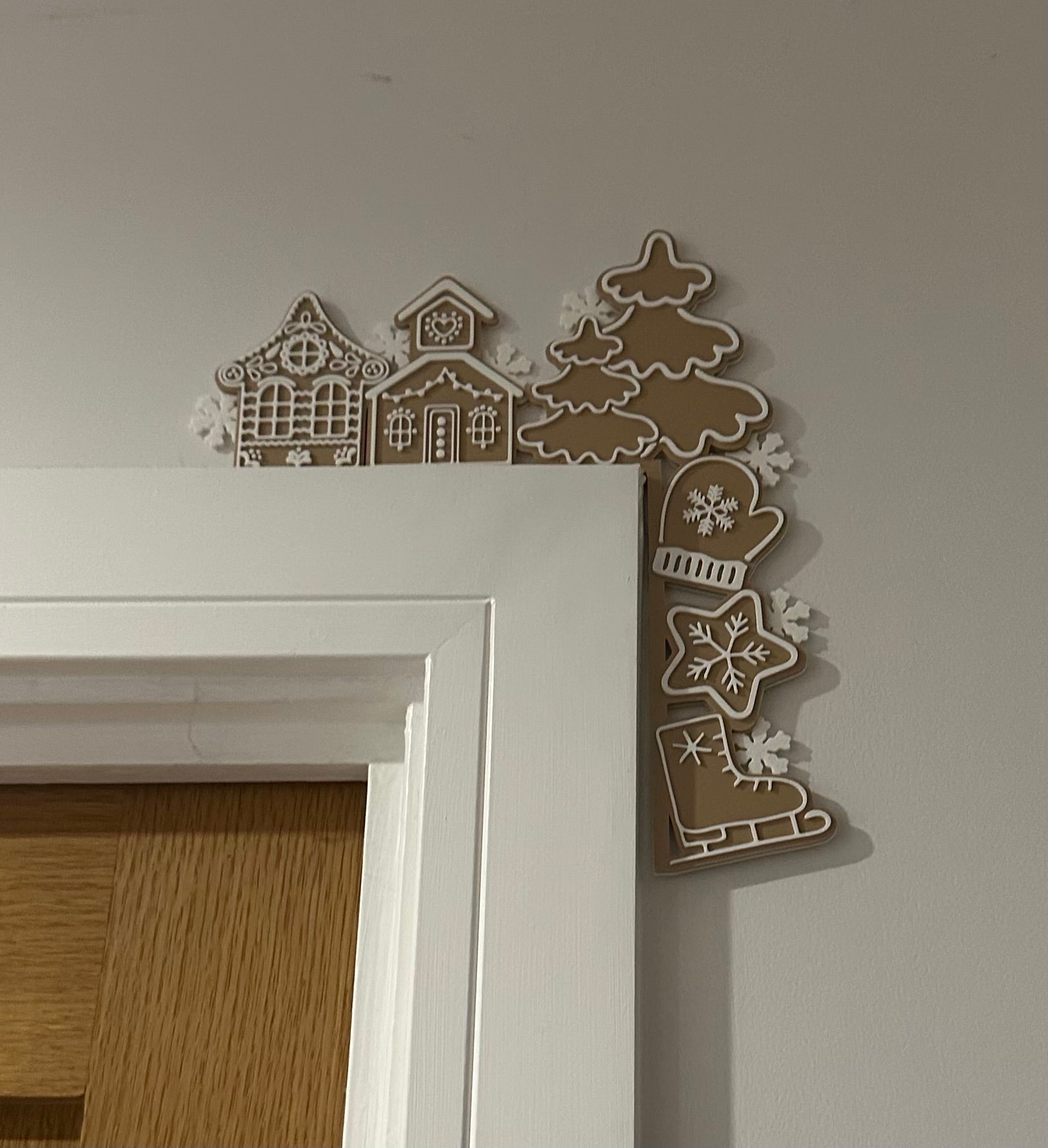 Gingerbread House Door & Light Switch Corner Decoration | Xmas Door Frame Decor | Gingerbread Man Christmas Decoration | Festive Home Decor (Copy)